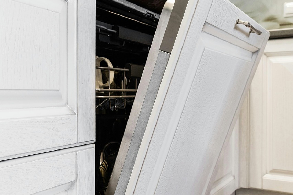 Cucina che profuma di fresco: la buccia in lavastoviglie elimina ogni odore in poche ore