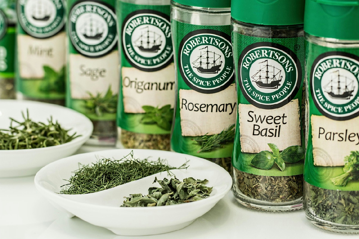 Hai mai pensato di trasformare la tua cucina con piantine aromatiche rigogliose anche d’autunno?